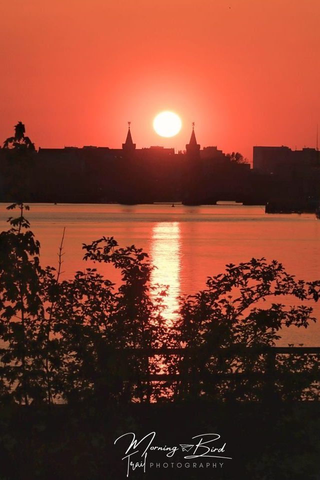 Sun set to the Oberbaum Bridge