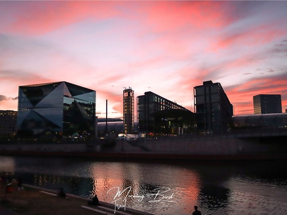 Photo of sunset at Spreebogenpark reflectin on the Spree 