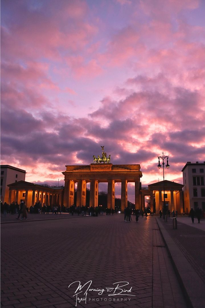 Photo of sunset at Brandenburg Gate, Berlin (parisier platz)